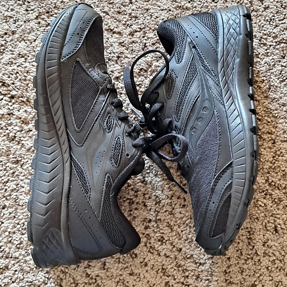 Saucony sleek black